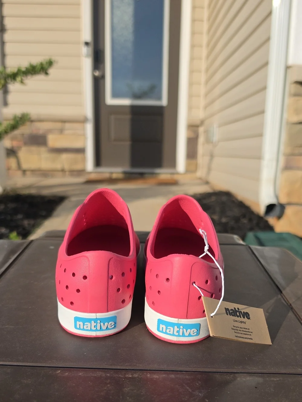 Native Shoes Kids' Jefferson Big Girl Sz J2 SlipOn Shoe Dazzle Pink Shell White